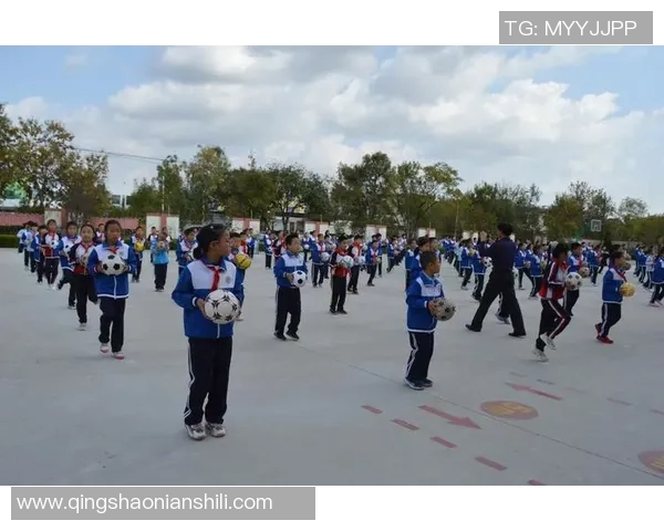 足球操热力全开足球星宝贝闪耀赛场尽显青春与运动风采